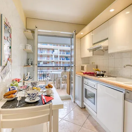 Garden View Daturas With Balcony - Happy Rentals *